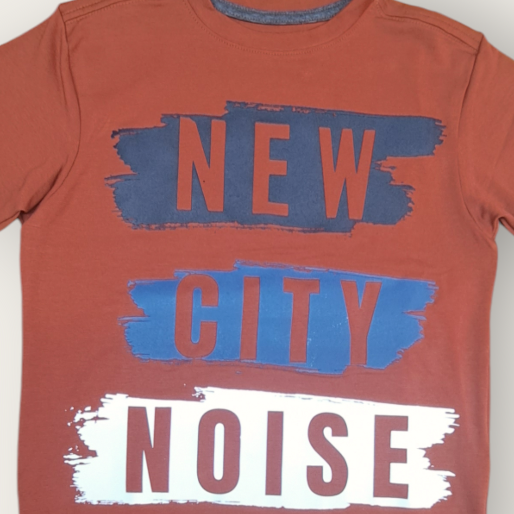 Camiseta cuello redondo.