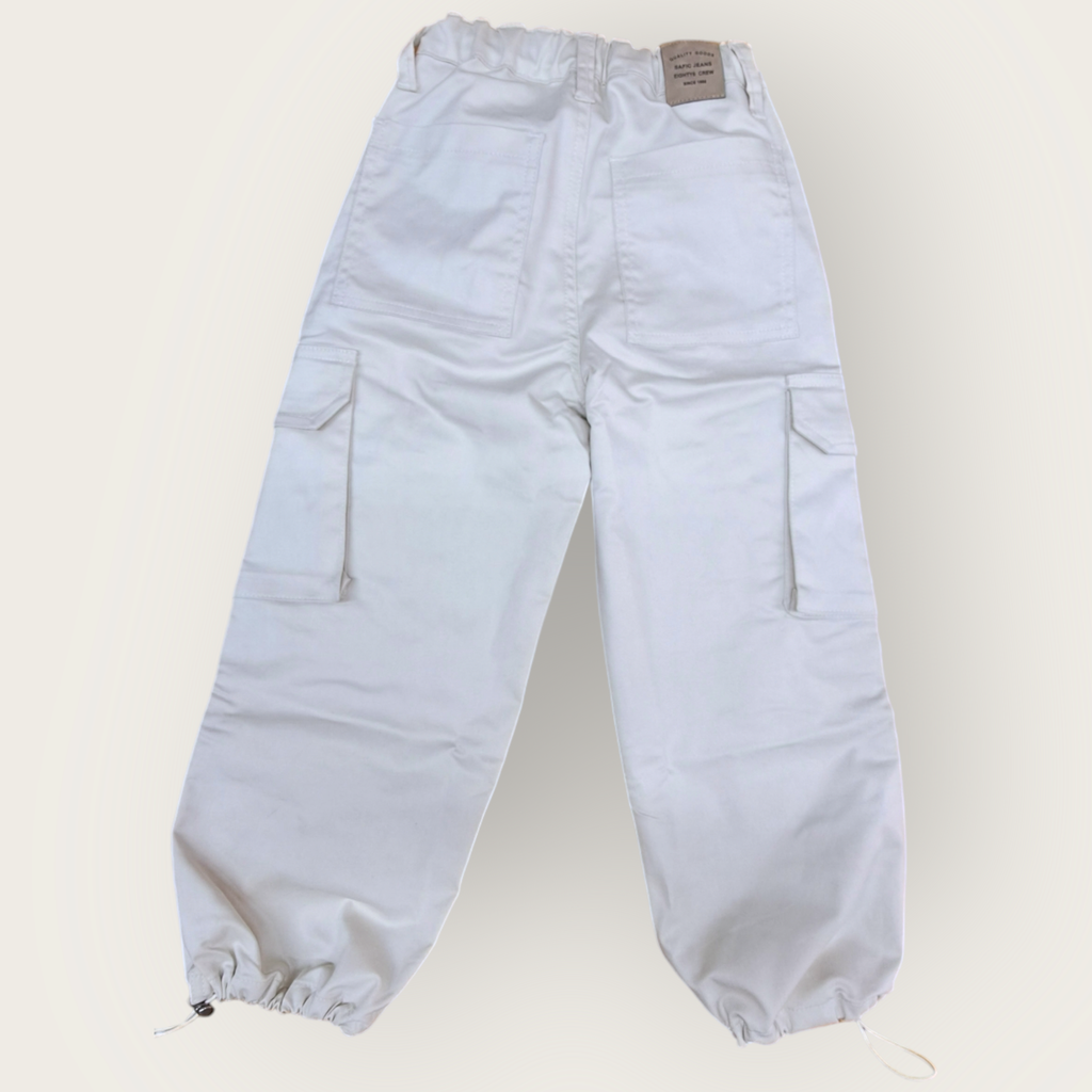 Pantalon dril parachute sistema ajustable en cintura.
