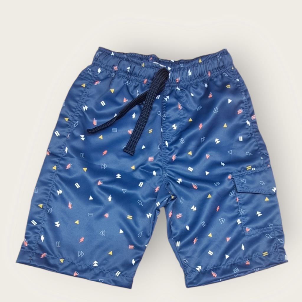 Bermuda impermeable con bolsillo.