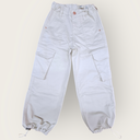 Pantalon dril parachute sistema ajustable en cintura.