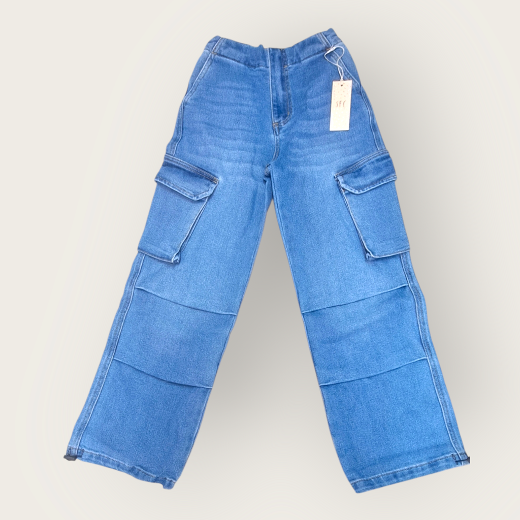 Jeans parachute sistema ajustable en cintura.