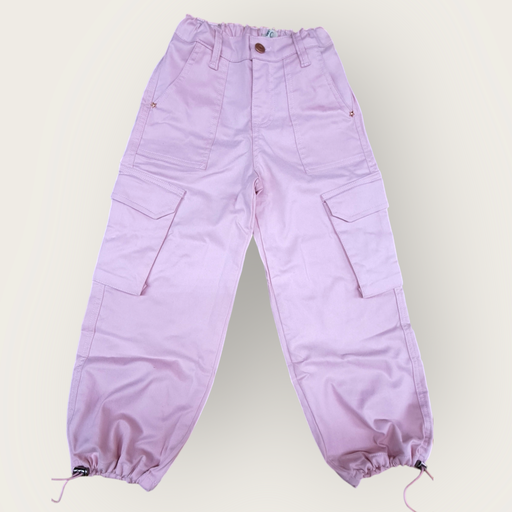 Pantalon dril parachute sistema ajustable en cintura.