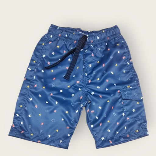 Bermuda impermeable con bolsillo.