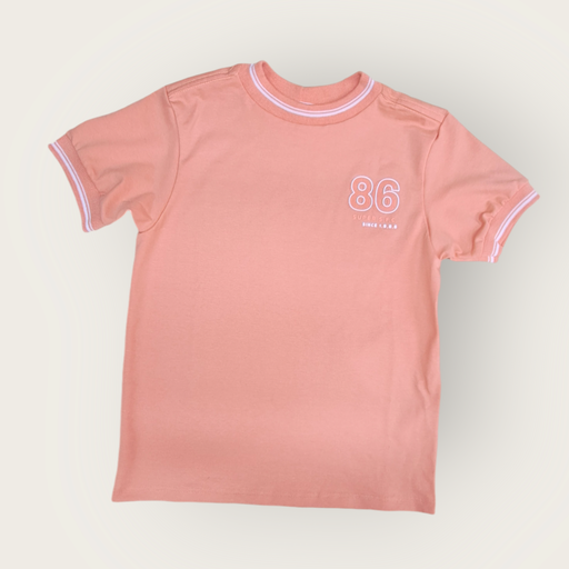 Camiseta cuello y puños tejido.