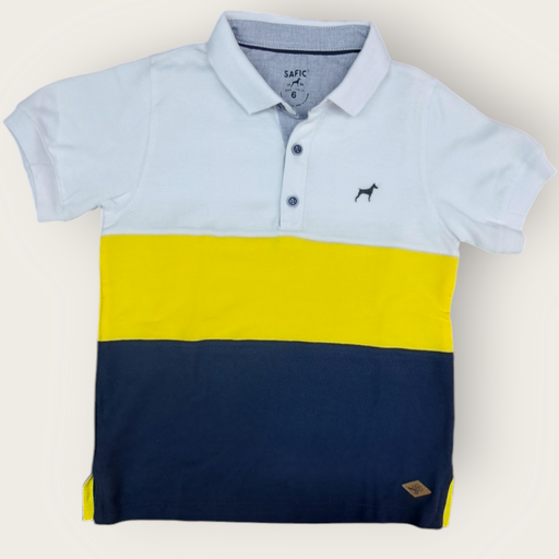 Camiseta tipo polo combinada.